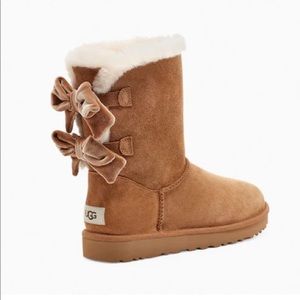 ugg bailey bow chestnut